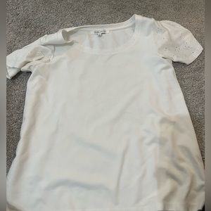 Small lace sleeve white shirt